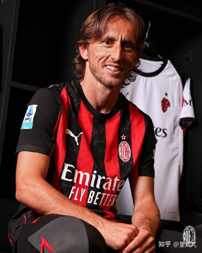 英超：热刺客场3-1击败狼队