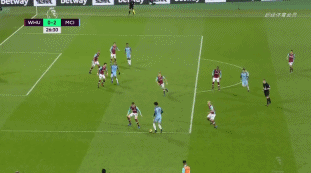 阿贾克斯临时主帅：本菲卡第一球是越位的，这不应该发生