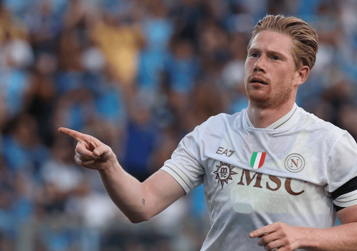 30号再续，弗林蓬社媒展示利物浦新赛季球衣