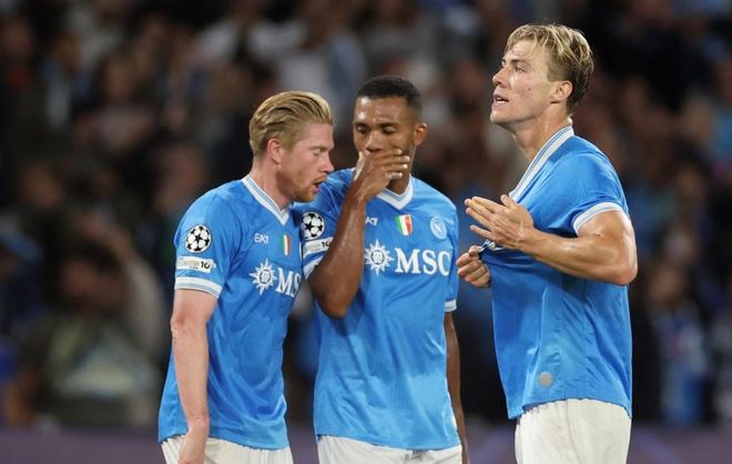 都体：邓弗里斯可能继续缺席与马竞比赛；泽林斯基已参加合练